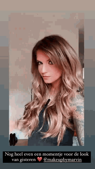 a woman with long hair is taking a selfie with the caption nog heel even een momentje voor de look van gisteren