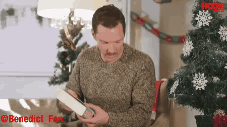 Benedict Cumberbatch Christmas GIF - Benedict Cumberbatch Christmas Gifts GIFs