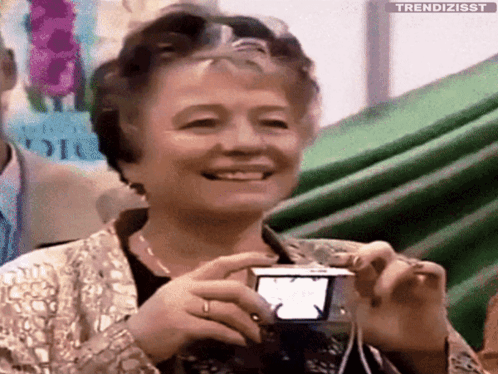 Accidental Selfie Old Technology GIF - Accidental Selfie Old Technology Selfie GIFs