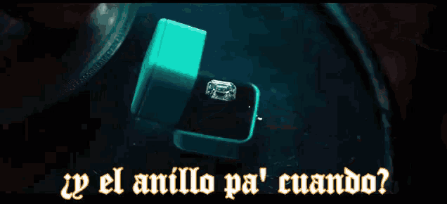 a close up of a person 's hand pressing a button with the words " y el anillo pa ' cuando " in yellow