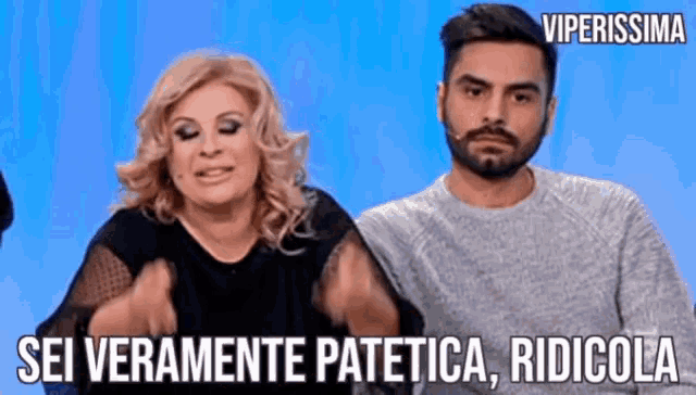 a man and a woman are standing next to each other with the words sei veramente patetica ridicola written above them