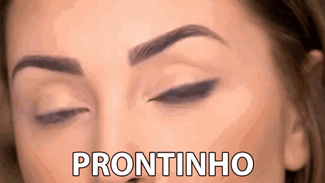 a close up of a woman 's face with the words prontinho written below it