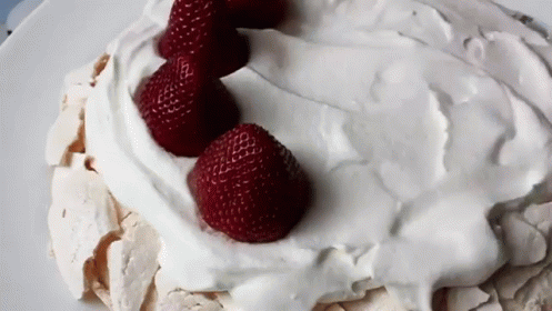 Fresh Strawberry Pavlova Recipe GIF - Dessert Strawberry Sweets GIFs