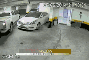 a car is parked in a parking garage on 27/06/2014 at 21:43:34