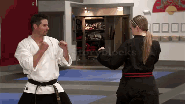 Karate Woman Throwing GIF - Karate Woman Throwing Sparring GIFs