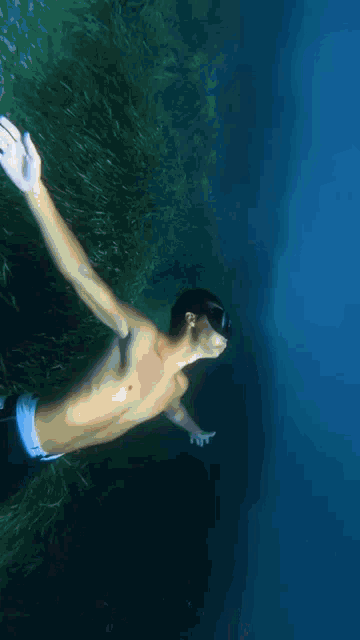 a ring is floating in the water near the surface