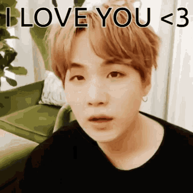 a close up of a person saying `` i love you < 3 '' .
