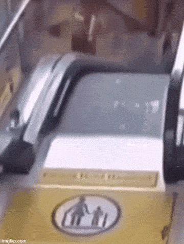 a close up of an escalator with a sign that says ' walking ' on it