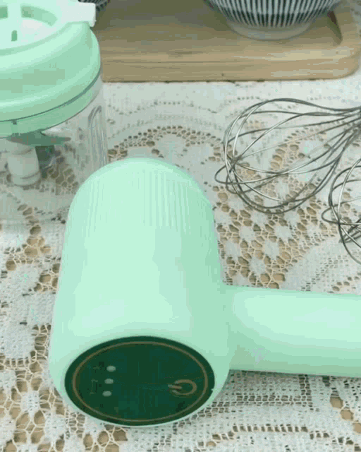 a green hair dryer has a green button that says ' g ' on it
