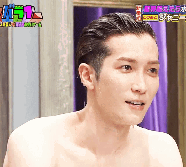 a man without a shirt is standing in front of a sign that says ' パラ ' on it