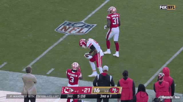 a football game between the chiefs and the 49ers