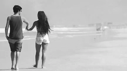Pareja En La Playa Diciendo Te Amo GIF - Te Amo GIFs