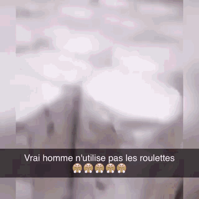 a blurred image with the words vrai homme n'utilise pas les roulettes