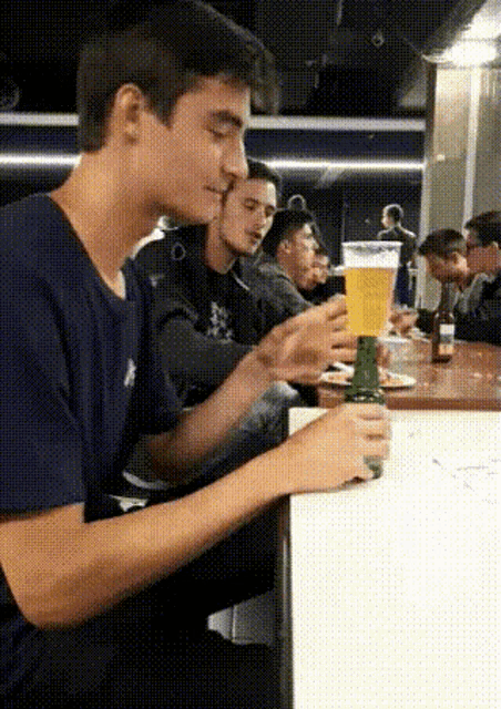 Laufron Beer GIF - Laufron Beer Maladroit GIFs