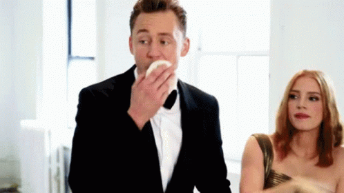 Jessica Chastain Tom Hiddleston GIF - Jessica Chastain Tom Hiddleston Rice Cakes GIFs