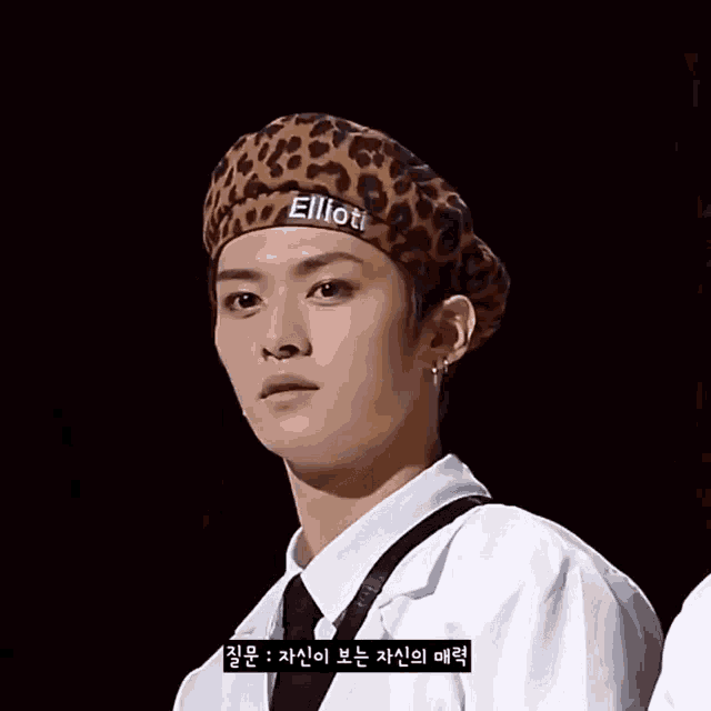 Funny Lee Know GIF - Funny Lee Know Stray Kids GIFs