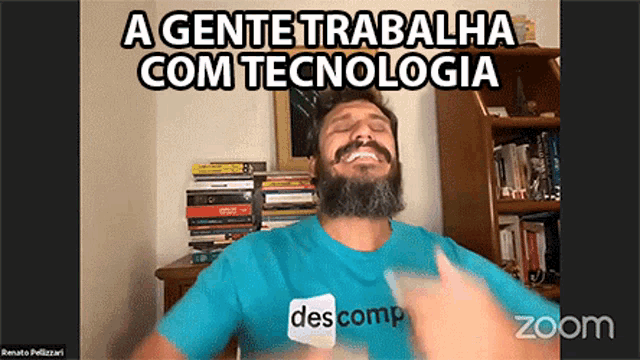 Renato Pellizzari do Descomplica dizendo "a gente trabalha com tecnologia".