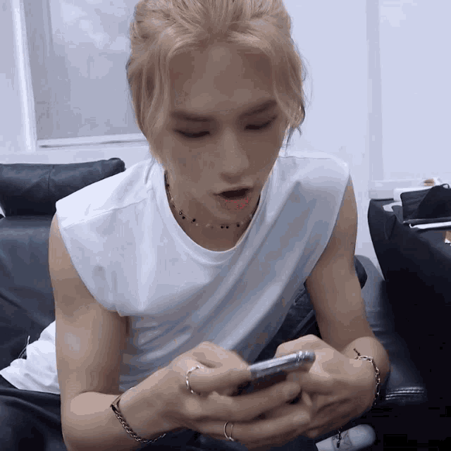 Hyunjin Texting GIF - Hyunjin Texting Playing GIFs