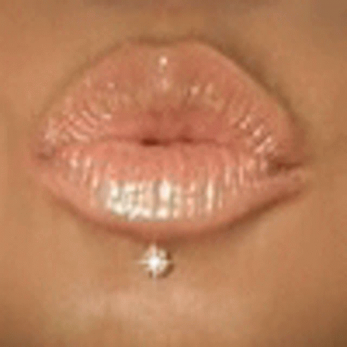 Kiss Lip Piercing GIF - Kiss Lip Piercing Sparkle Lips GIFs
