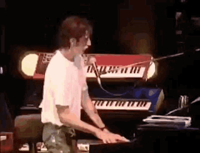 Charly Garcia Rock GIF - Charly Garcia Rock Playing Piano GIFs