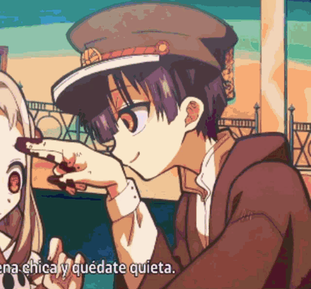 a boy in a hat is holding a girl 's hand with the words " na chica y quedate quieta " written below him