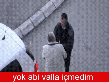 two men are standing next to each other and the caption says " yok abi valla icmedim "
