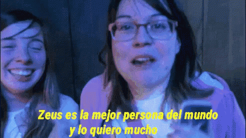 a woman says zeus is la mejor persona del mundo and lo quiero mucho