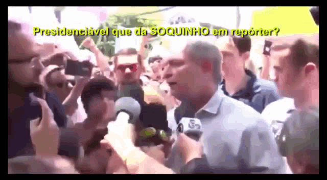 Ciro Gomes Presidenciâvel Que Da Soquinho Reporter GIF - Ciro Gomes Presidenciâvel Que Da Soquinho Reporter Presidential Who Fist Bumped A Reporter GIFs