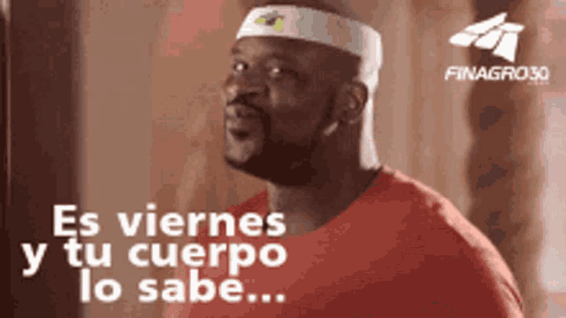 a man is wearing a headband and says es viernes y tu cuerpo lo sabe