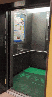 an elevator with a green mat that says rive