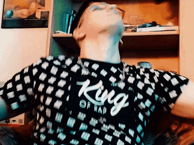 a man is wearing a shirt that says king of rap