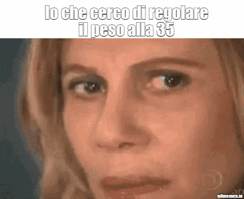 a close up of a woman 's face with the words lo che cerco di regolare il peso alla 35 below her