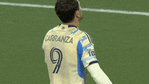 a soccer player with the name caranza on his back