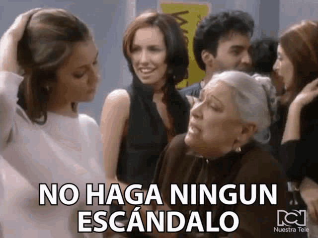 a group of women standing next to each other with the words " no haga ningun escandalo " on the bottom