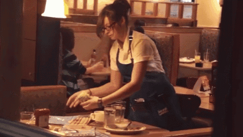 Tipping Waiters $200 - Yes I Love This! GIF - Tip Waiters Money GIFs