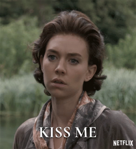 Kiss Me Vanessa Kirby GIF - Kiss Me Vanessa Kirby Princess Margaret GIFs
