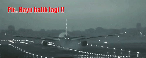 Hayu GIF - Pesawat Mundur Bandara GIFs