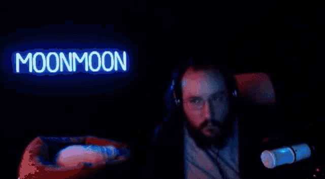 Moon Moon Dance GIF - Moon Moon Dance Pepejam GIFs