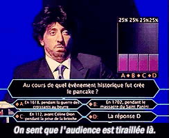 a man in a suit and tie stands in front of a screen that says au cours de quel evenement historique fut cree le pancake