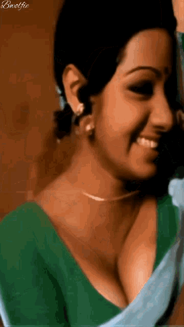 Sridevi Sexy GIF - Sridevi Sexy Cleavage GIFs