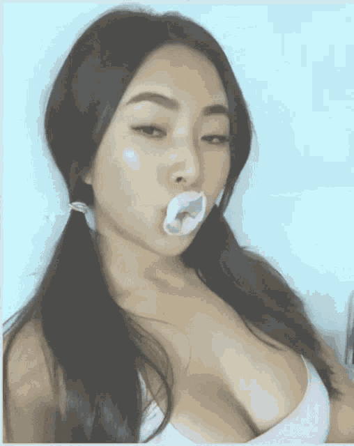 Chewing Gum Blowing GIF - Chewing Gum Blowing Bubbles GIFs