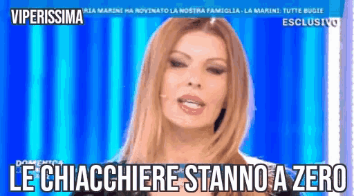 a woman on a tv show with the words le chiacchiere stanno a zero on the screen