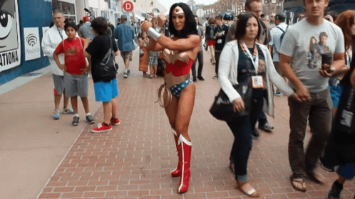 Heather Clay Wonder Woman Cosplayer GIF - Heather Clay Wonder Woman Cosplayer GIFs