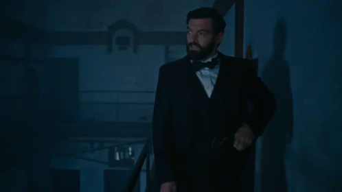 Miss Scarlet And The Duke Im Coming GIF - Miss Scarlet And The Duke Im Coming Coming GIFs