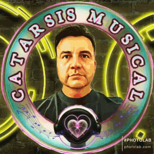 a picture of a man with headphones in a circle that says catarsis musical