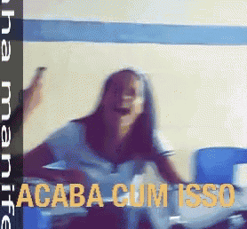 a blurry picture of a woman with the words acaba cum isso on the bottom right