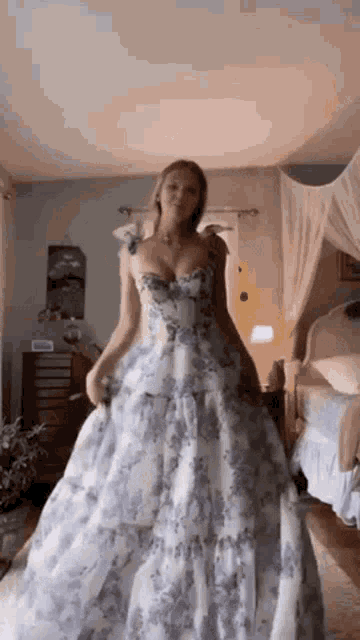 Renée Slater GIF - Renée Slater Prom GIFs