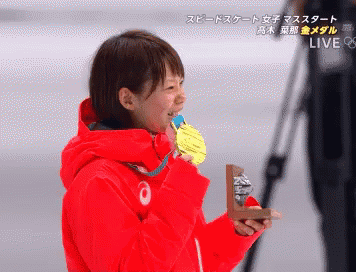【平昌五輪】高木菜那選手　金メダル　スピードスケート GIF - Takagi Nana Gold Medal Speed Skate GIFs