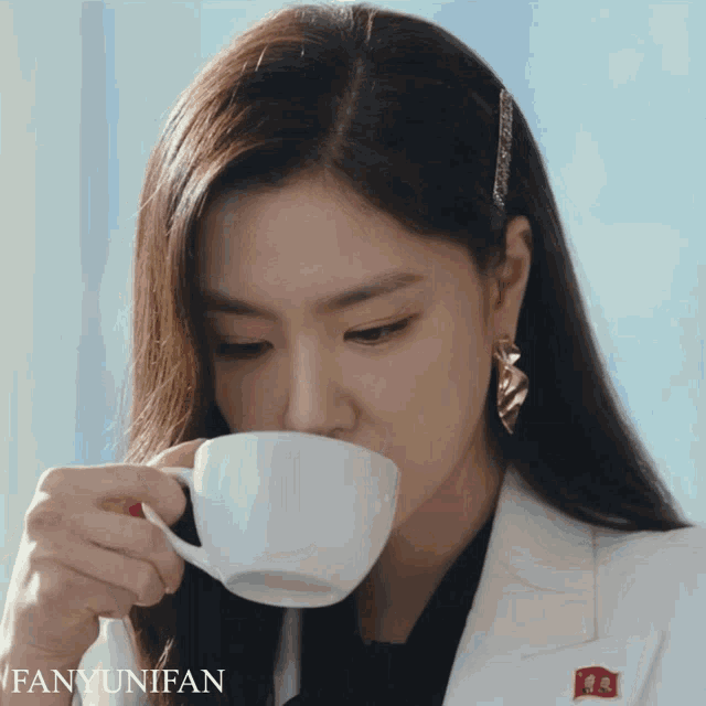 Yunifan Seo Ji Hye GIF - Yunifan Seo Ji Hye Crash Landing On You GIFs