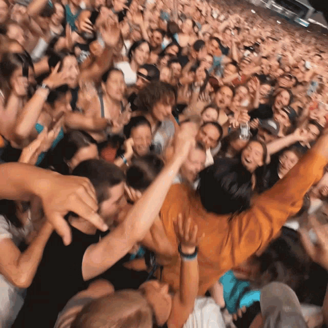 Dance With The Crowd Clemens Rehbein GIF - Dance With The Crowd Clemens Rehbein Milky Chance GIFs